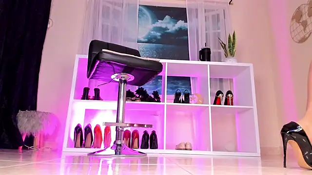 Itzeldreams online show from September 12, 1:11 pm