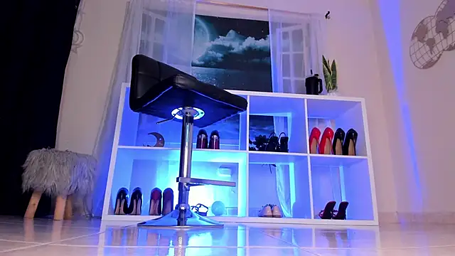 Itzeldreams online show from October 6, 1:30 pm