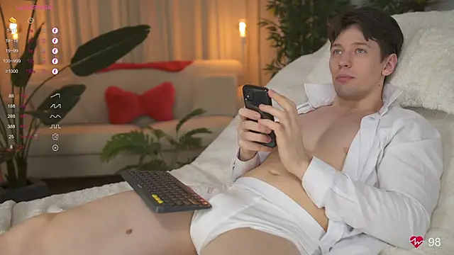 Snapshot of tommyjoyer chatting on March 21, 3:13 pm tommyjoyer online show from March 21, 3:13 pm