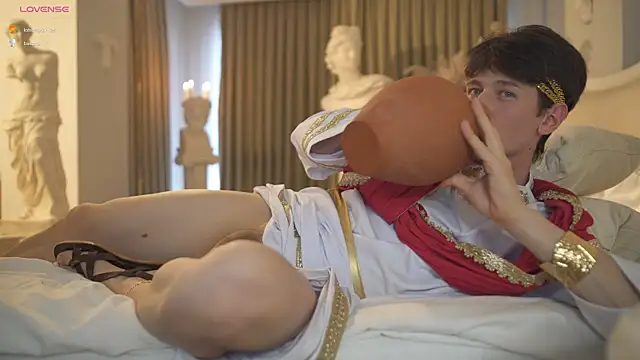 Snapshot of tommyjoyer chatting on October 15, 2:28 pm tommyjoyer online show from October 15, 2:28 pm