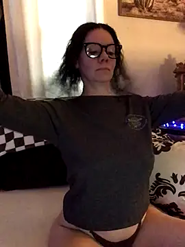 SidneyRaee online show from December 3, 4:16 pm