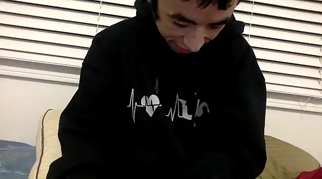 Snapshot of lilboygonewild chatting on March 3, 1:31 pm lilboygonewild online show from March 3, 1:31 pm