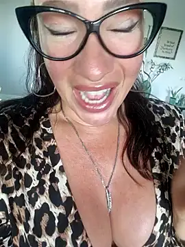 Snapshot of TheGoddessBianca chatting on December 13, 8:09 am TheGoddessBianca online show from December 13, 8:09 am