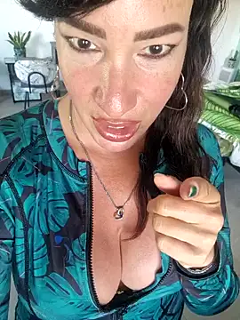 Snapshot of TheGoddessBianca chatting on December 15, 10:07 am TheGoddessBianca online show from December 15, 10:07 am