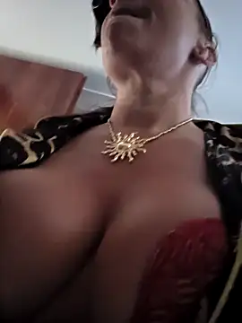 Snapshot of TheGoddessBianca chatting on October 2, 6:31 am TheGoddessBianca online show from October 2, 6:31 am