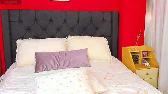 SophiaLiu online show from June 19, 1:04 pm