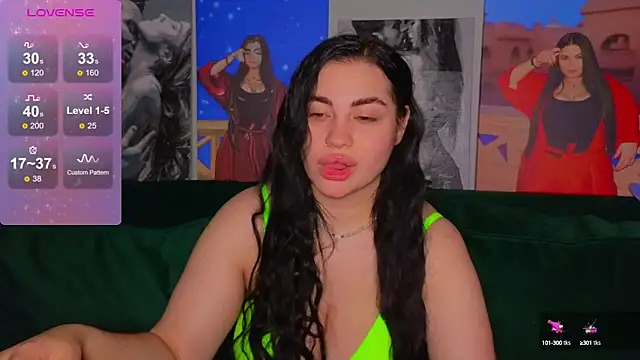 Snapshot of Nikki_Kardashian chatting on December 5, 3:06 pm Nikki Kardashian online show from December 5, 3:06 pm