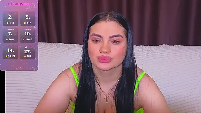 Snapshot of Nikki_Kardashian chatting on February 6, 11:26 pm Nikki Kardashian online show from February 6, 11:26 pm