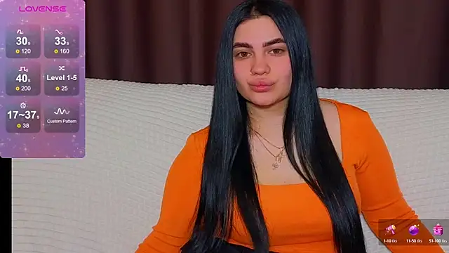 Snapshot of Nikki_Kardashian chatting on February 11, 1:31 am Nikki Kardashian online show from February 11, 1:31 am