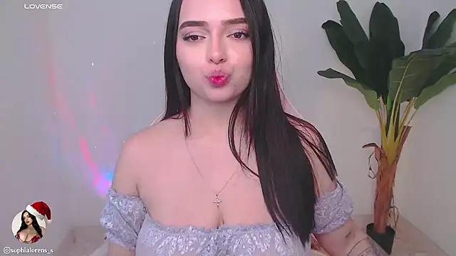 Snapshot of sophialorens_s chatting on December 17, 9:05 pm sophialorens s online show from December 17, 9:05 pm