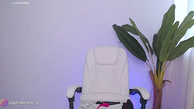 Snapshot of sophialorens_s chatting on February 27, 8:53 pm sophialorens s online show from February 27, 8:53 pm