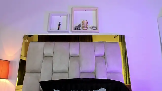 Snapshot of emmy_r chatting on December 20, 12:16 pm emmy r online show from December 20, 12:16 pm