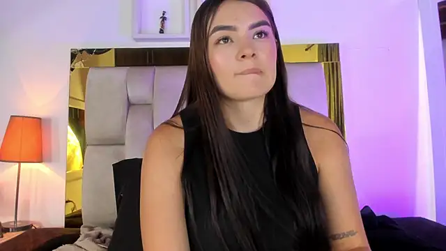 Snapshot of emmy_r chatting on December 21, 3:09 pm emmy r online show from December 21, 3:09 pm