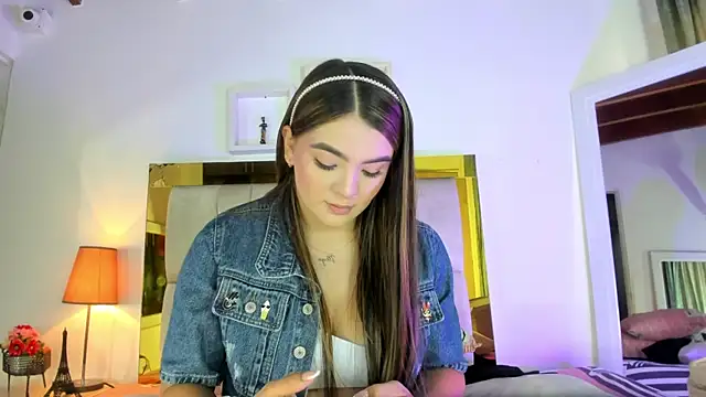 Snapshot of emmy_r chatting on December 31, 12:04 pm emmy r online show from December 31, 12:04 pm