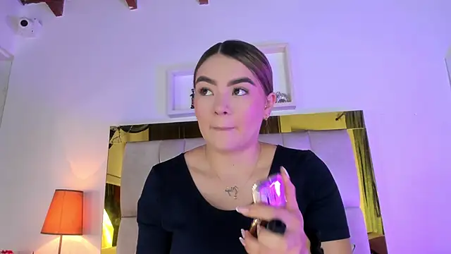 Snapshot of emmy_r chatting on January 9, 12:09 pm emmy r online show from January 9, 12:09 pm