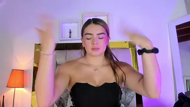 Snapshot of emmy_r chatting on January 11, 12:07 pm emmy r online show from January 11, 12:07 pm