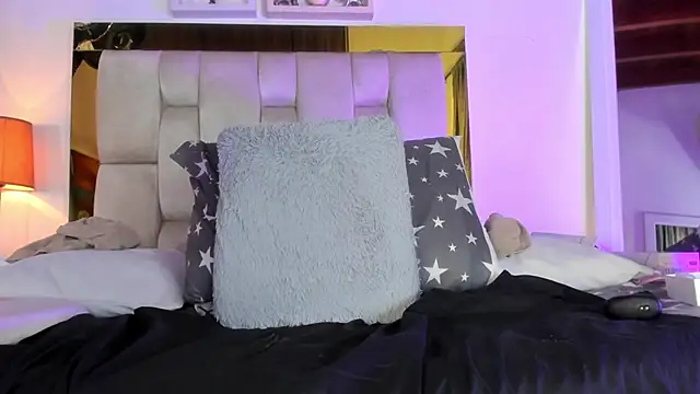 Snapshot of emmy_r chatting on January 14, 6:07 pm emmy r online show from January 14, 6:07 pm