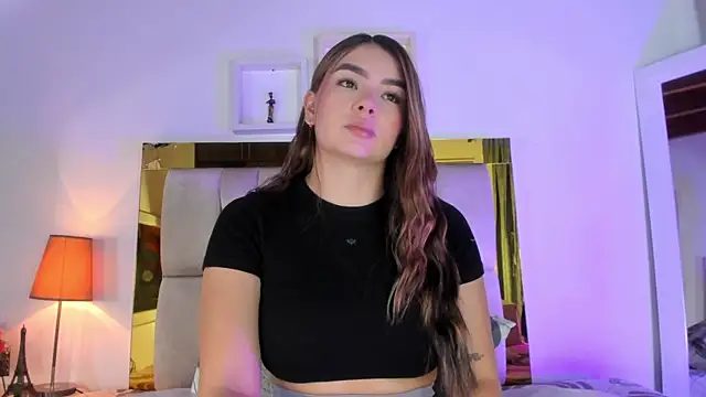 Snapshot of emmy_r chatting on January 17, 12:10 pm emmy r online show from January 17, 12:10 pm