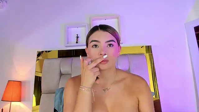 Snapshot of emmy_r chatting on January 25, 3:30 pm emmy r online show from January 25, 3:30 pm