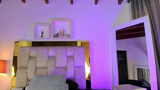 Snapshot of emmy_r chatting on January 31, 12:07 pm emmy r online show from January 31, 12:07 pm