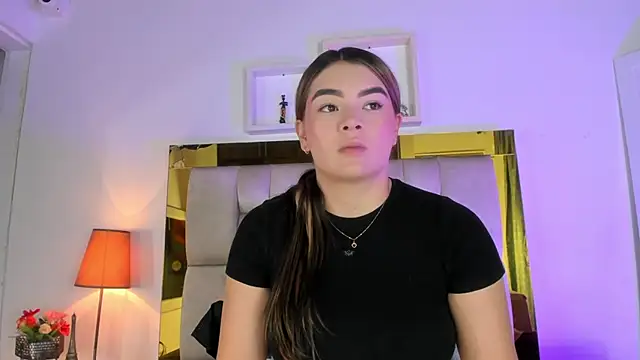 Snapshot of emmy_r chatting on February 3, 12:03 pm emmy r online show from February 3, 12:03 pm