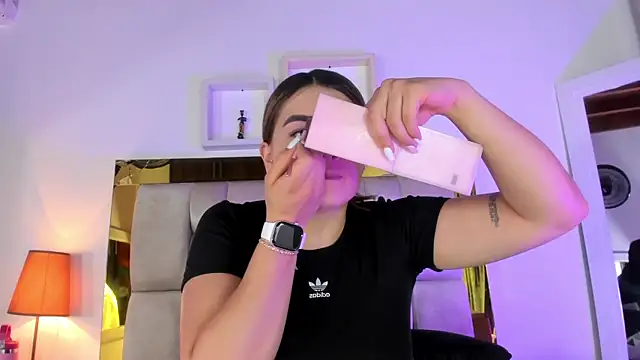 Snapshot of emmy_r chatting on February 8, 12:06 pm emmy r online show from February 8, 12:06 pm