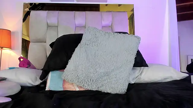 Snapshot of emmy_r chatting on February 12, 3:16 pm emmy r online show from February 12, 3:16 pm