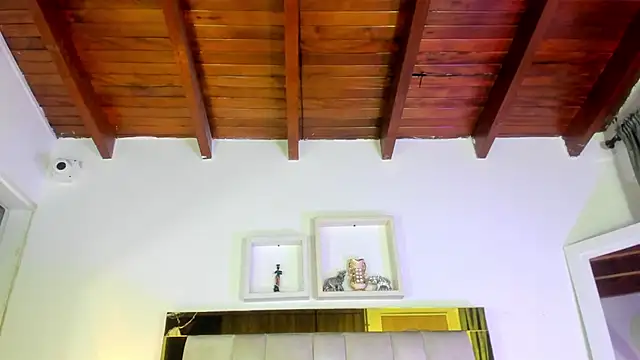 Snapshot of emmy_r chatting on February 13, 12:11 pm emmy r online show from February 13, 12:11 pm