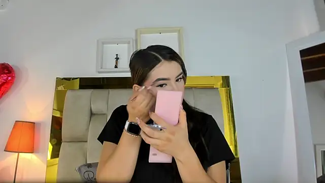 Snapshot of emmy_r chatting on February 20, 12:04 pm emmy r online show from February 20, 12:04 pm