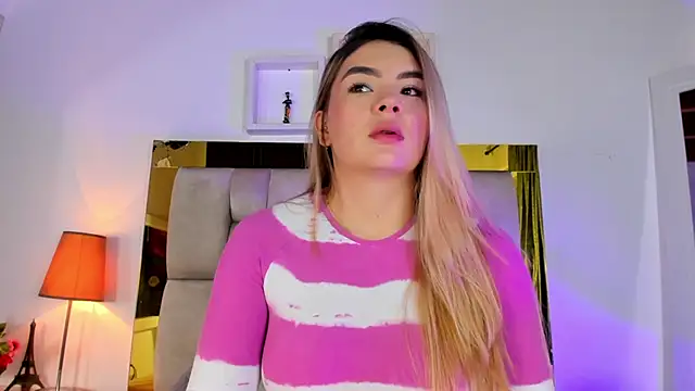 Snapshot of emmy_r chatting on March 4, 12:22 pm emmy r online show from March 4, 12:22 pm