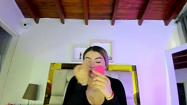 Snapshot of emmy_r chatting on March 8, 12:09 pm emmy r online show from March 8, 12:09 pm