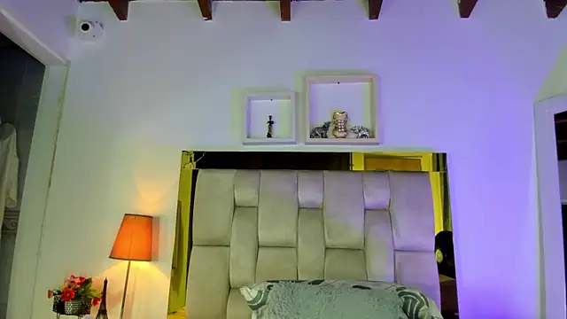 Snapshot of emmy_r chatting on March 10, 12:04 pm emmy r online show from March 10, 12:04 pm