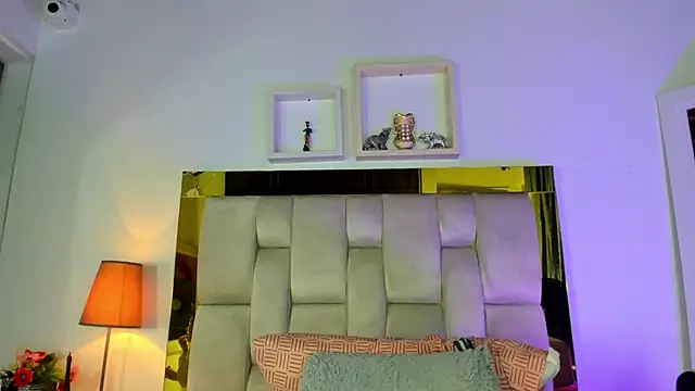 Snapshot of emmy_r chatting on March 12, 12:04 pm emmy r online show from March 12, 12:04 pm