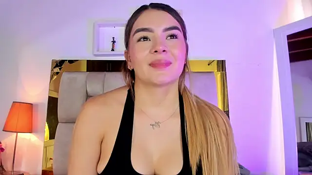 Snapshot of emmy_r chatting on March 14, 3:14 pm emmy r online show from March 14, 3:14 pm