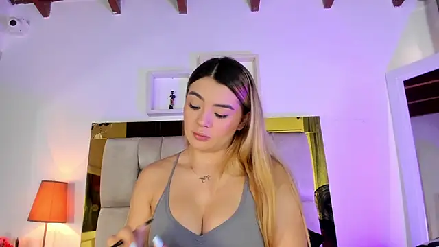 Snapshot of emmy_r chatting on March 18, 12:14 pm emmy r online show from March 18, 12:14 pm