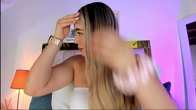 Snapshot of emmy_r chatting on September 12, 12:05 pm emmy r online show from September 12, 12:05 pm