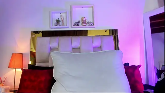 Snapshot of emmy_r chatting on September 26, 12:09 pm emmy r online show from September 26, 12:09 pm