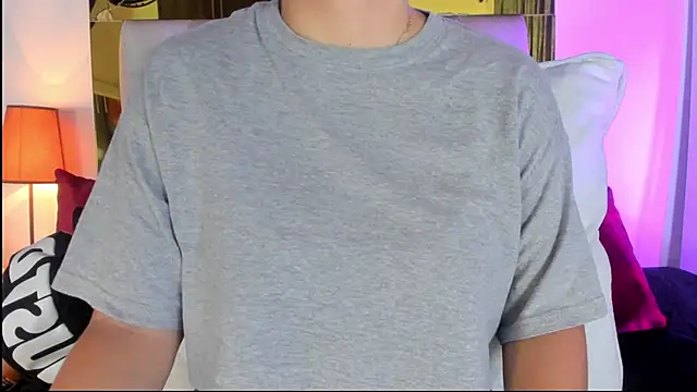 Snapshot of emmy_r chatting on September 28, 12:10 pm emmy r online show from September 28, 12:10 pm