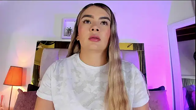 Snapshot of emmy_r chatting on October 8, 12:03 pm emmy r online show from October 8, 12:03 pm