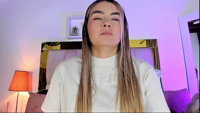 Snapshot of emmy_r chatting on October 9, 12:03 pm emmy r online show from October 9, 12:03 pm