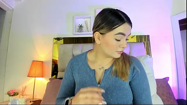 Snapshot of emmy_r chatting on October 16, 12:06 pm emmy r online show from October 16, 12:06 pm