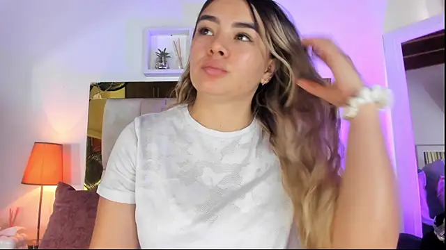 Snapshot of emmy_r chatting on October 17, 12:08 pm emmy r online show from October 17, 12:08 pm