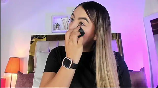 Snapshot of emmy_r chatting on October 20, 12:05 pm emmy r online show from October 20, 12:05 pm