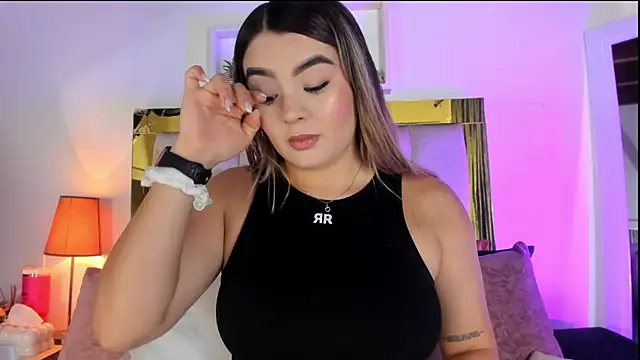 Snapshot of emmy_r chatting on October 22, 12:16 pm emmy r online show from October 22, 12:16 pm