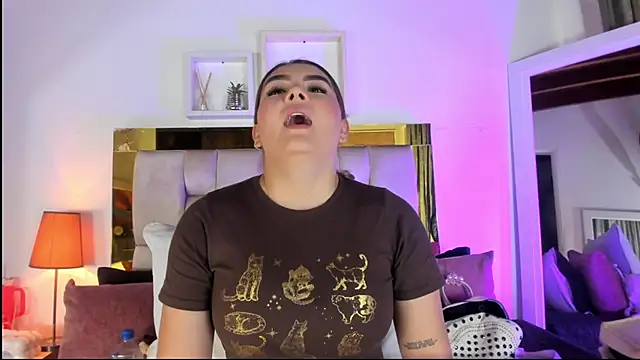 Snapshot of emmy_r chatting on November 27, 12:07 pm emmy r online show from November 27, 12:07 pm