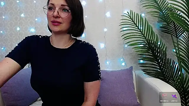 Snapshot of Camelia_Lillie chatting on May 15, 11:34 pm Camelia Lillie online show from May 15, 11:34 pm