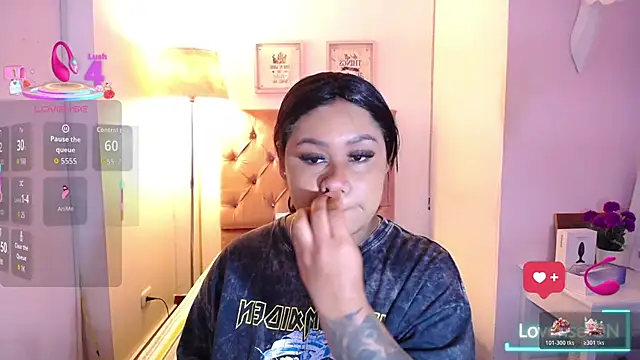 Nahom1  online show from December 3, 9:35 pm