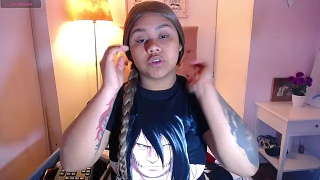 Nahom1  online show from December 4, 8:17 pm