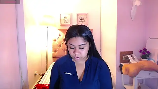 Nahom1  online show from December 15, 8:35 pm