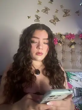 Snapshot of Jullieetta chatting on May 28, 12:02 pm Jullieetta online show from May 28, 12:02 pm